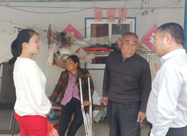 走訪慰問(wèn)貧困戶 真情關(guān)愛(ài)暖人心